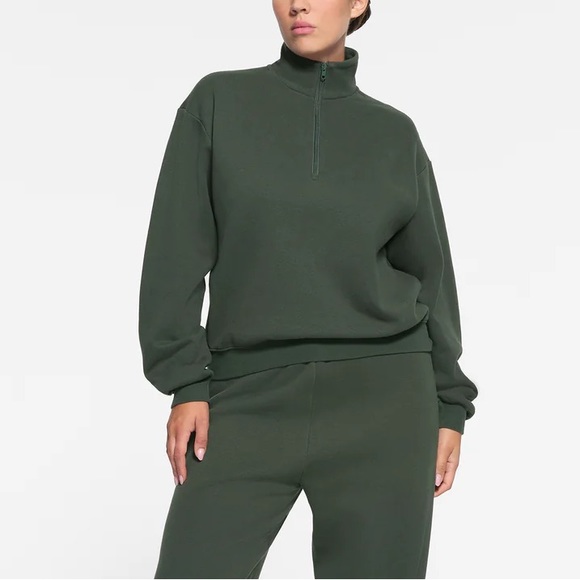 SKIMS Cotton Fleece Classic Quarter Zip Pullover| Spruce - Picture 3 of 12
